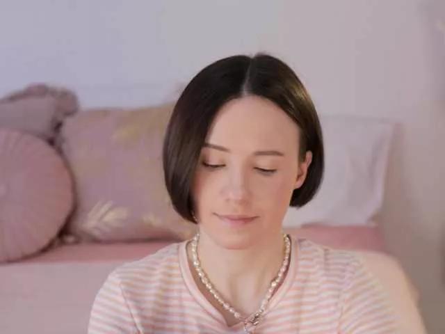 -FemaleEssence- on BongaCams 