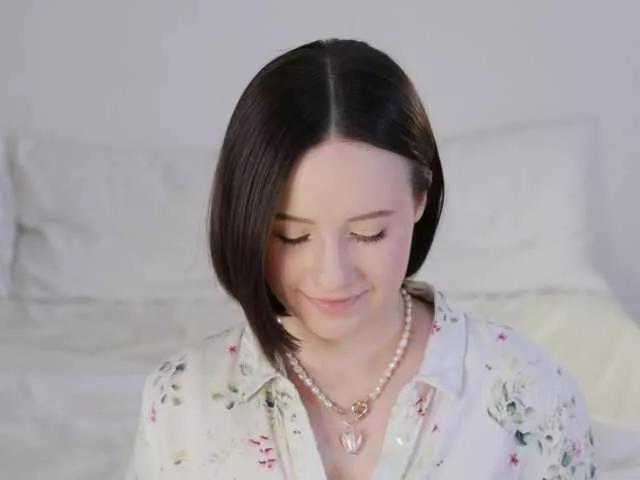 -FemaleEssence- on BongaCams 