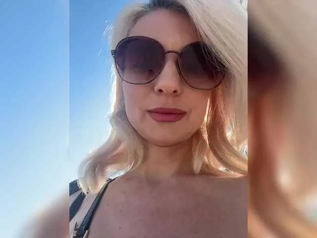 -Molly- on BongaCams 