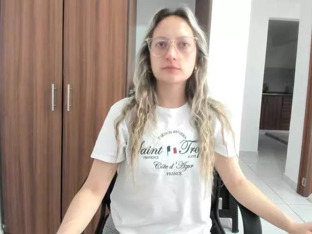 Adelejohnsonn on BongaCams 