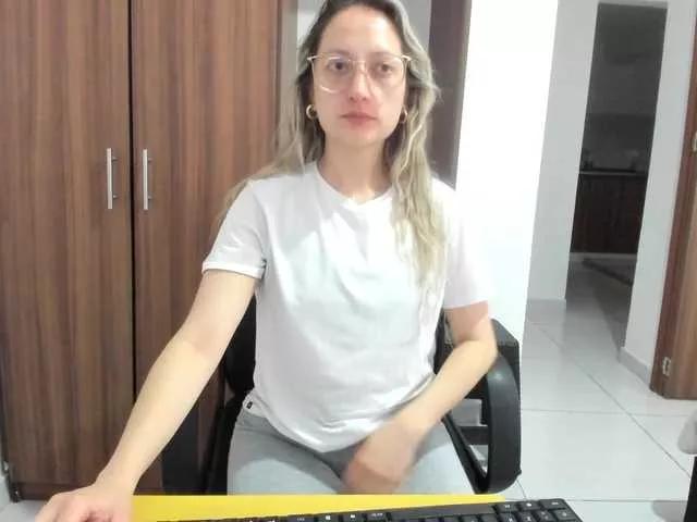 Adelejohnsonn on BongaCams 