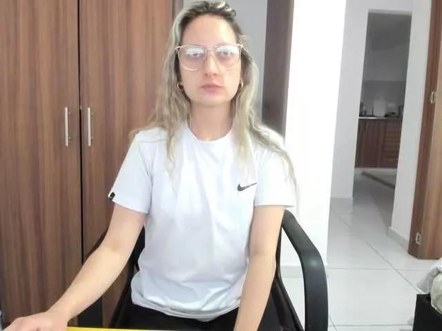 Adelejohnsonn on BongaCams 