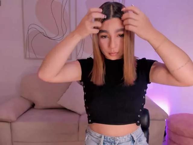 AdharaMoretti on BongaCams 
