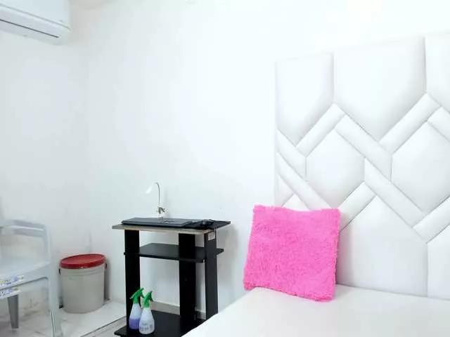 Analiaa18 on BongaCams 
