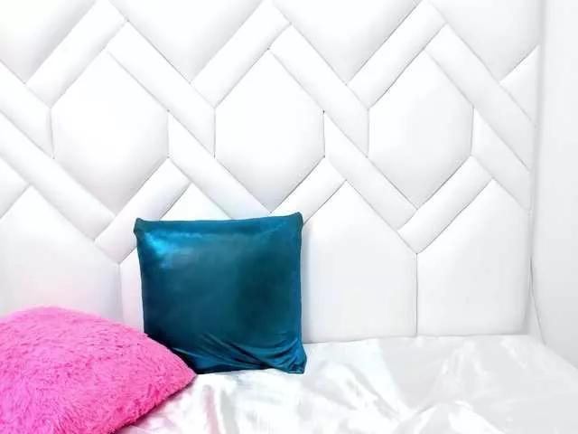 Analiaa18 on BongaCams 
