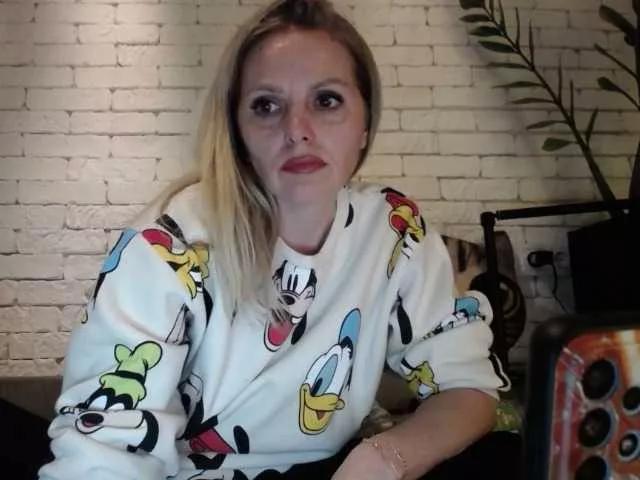 AngelAlone on BongaCams 