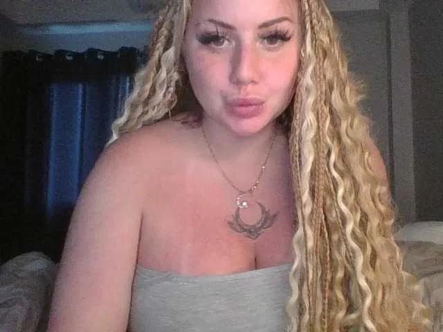 BlondeDollTia on BongaCams 
