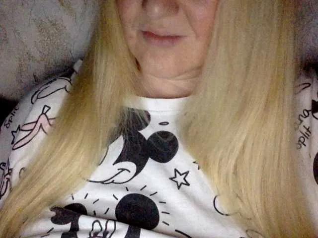 BlondyVio on BongaCams 