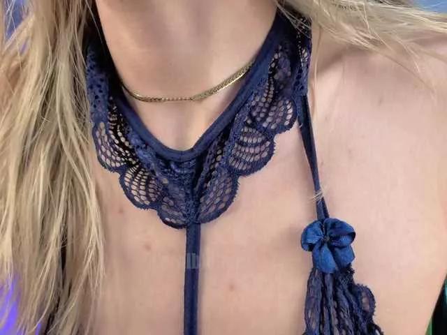Charlotte-glasses on BongaCams 