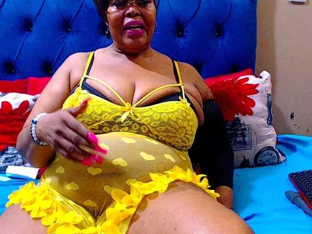 Ebonycandy10 on BongaCams 