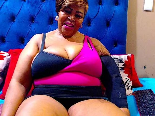 Ebonycandy10 on BongaCams 