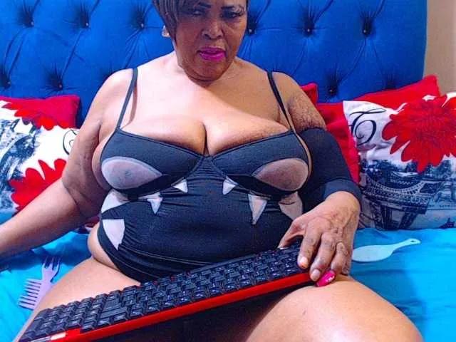 Ebonycandy10 on BongaCams 