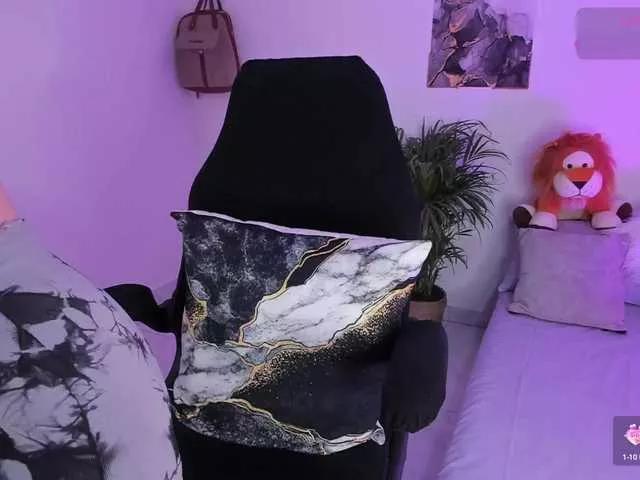 erika18love on BongaCams 