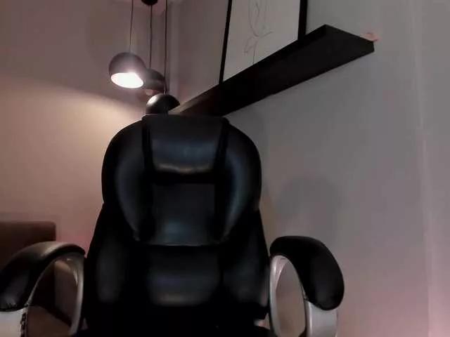 ErikaBenz on BongaCams 