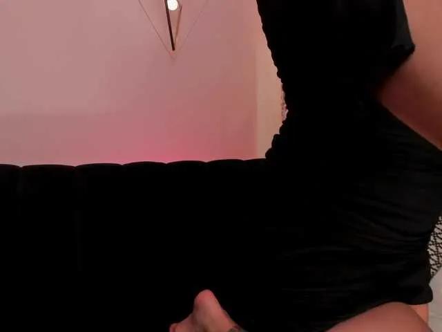 ErikaBenz on BongaCams 