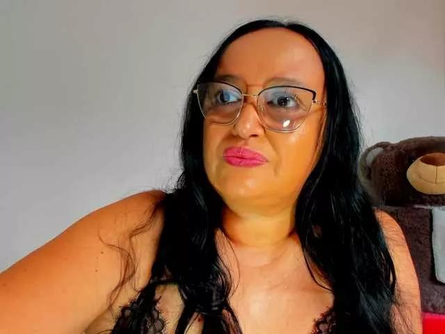 Gianahomi on BongaCams 