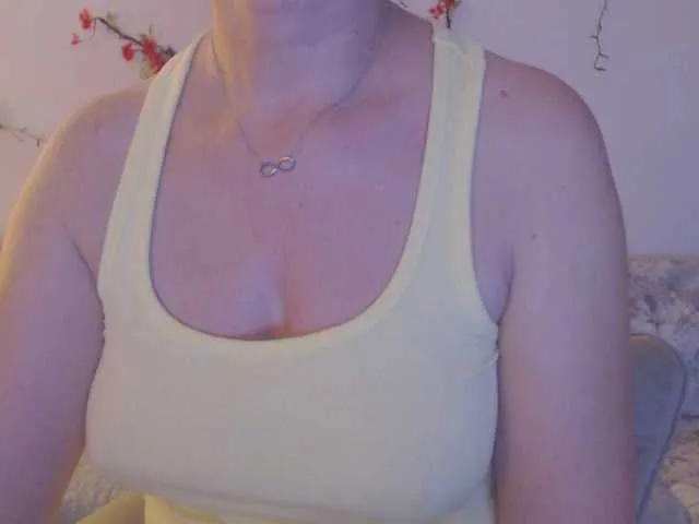 goodSnowQueen on BongaCams 
