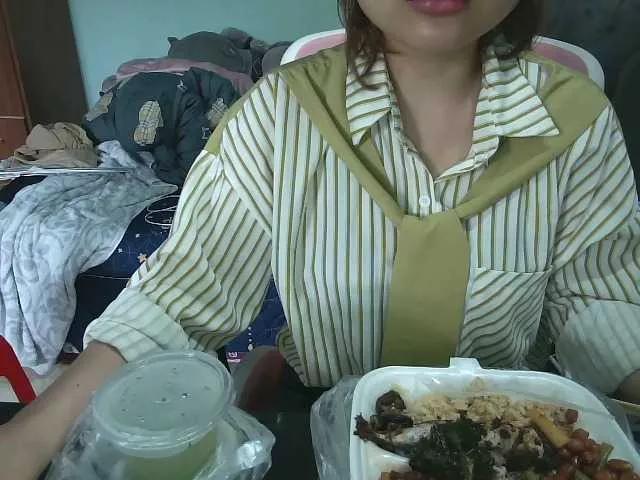 Julia98 on BongaCams 