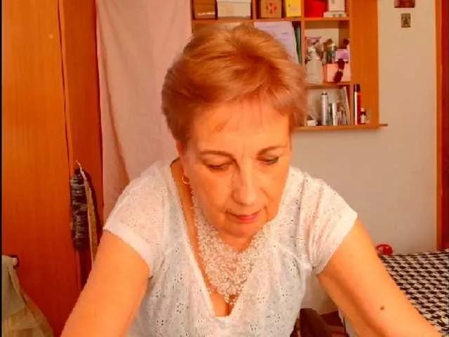 Kira9476 on BongaCams 
