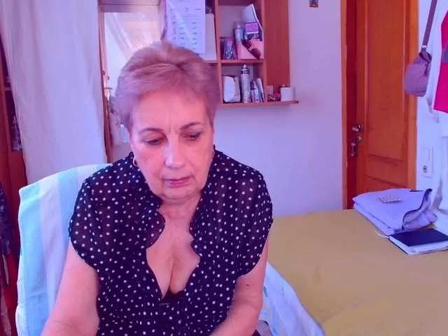 Kira9476 on BongaCams 