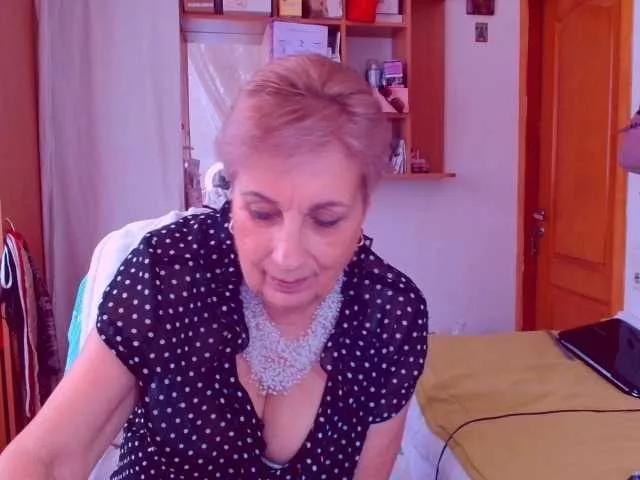 Kira9476 on BongaCams 