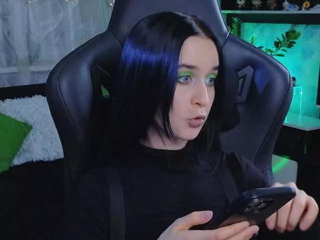 KiraLiLime on BongaCams 