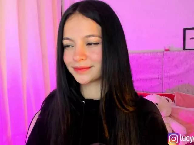 LucyEvanss on BongaCams 