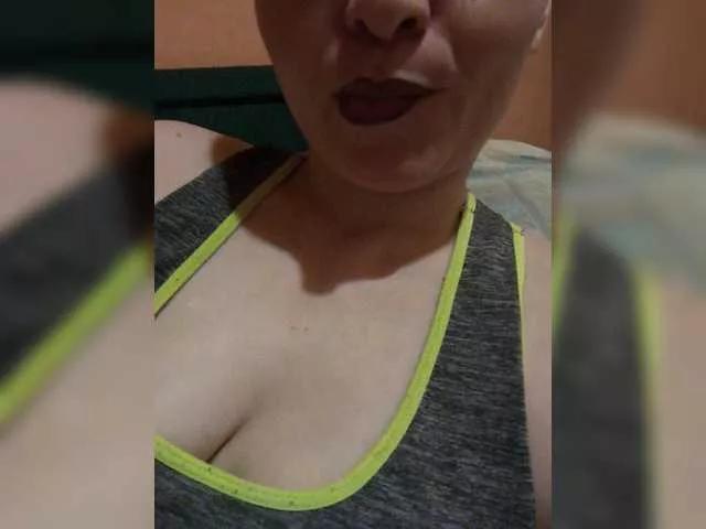 Marinet28 on BongaCams 