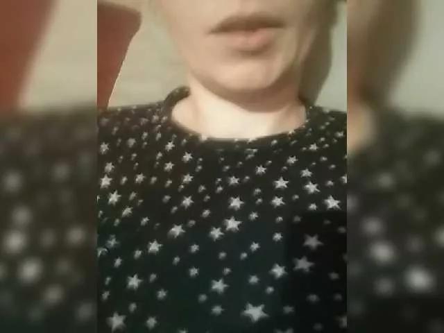 Marinet28 on BongaCams 
