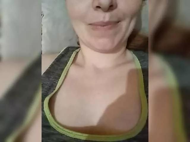 Marinet28 on BongaCams 