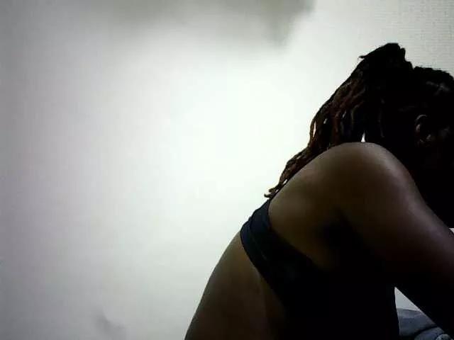 Pierra77 on BongaCams 