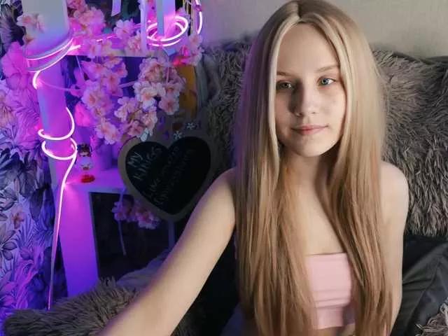 plushsara on BongaCams 