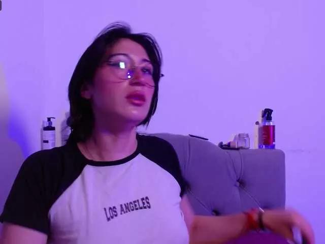 Red-moonn on BongaCams 