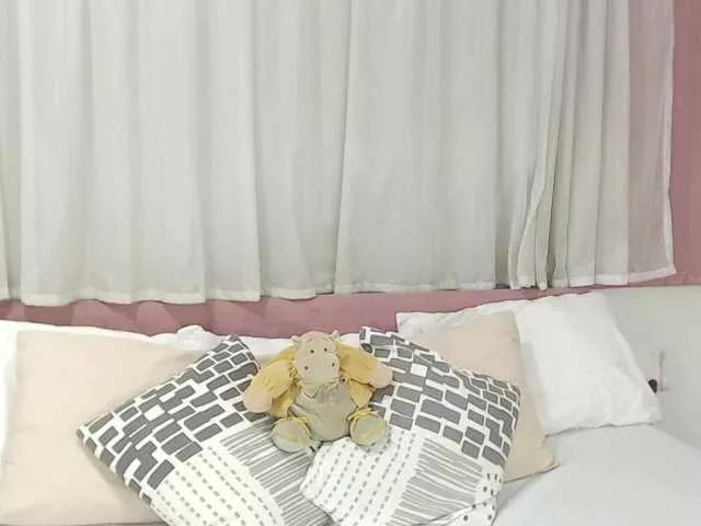 ScarletLevis on BongaCams 