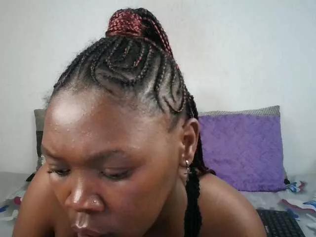 Thickqueenxxx on BongaCams 