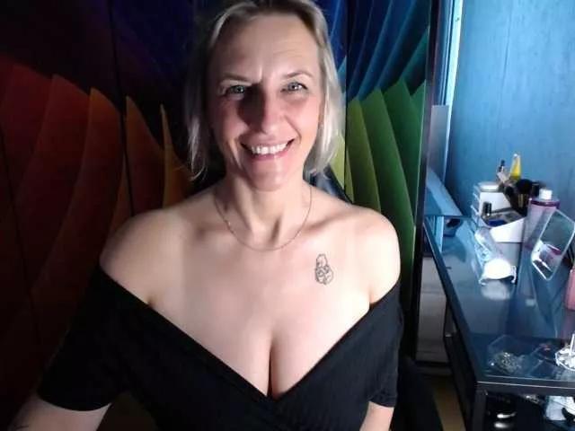 TinaRubia on BongaCams 