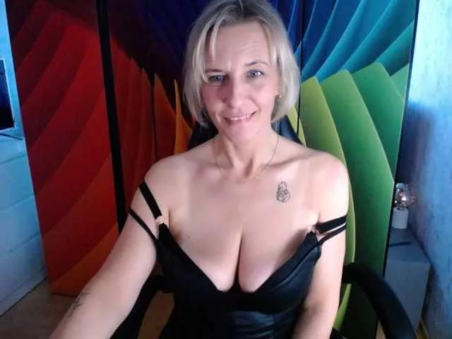 TinaRubia on BongaCams 