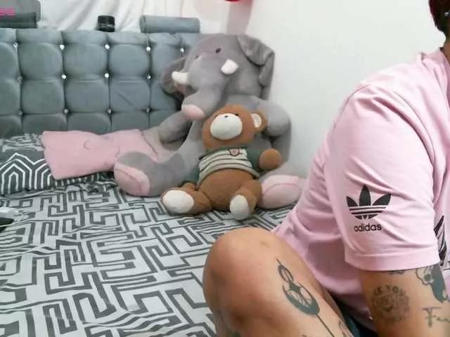 twofunnybitches on BongaCams 
