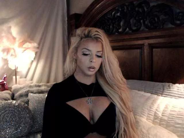 xtinastar on BongaCams 
