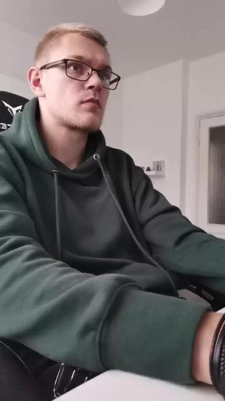 Aleex325 on Cam4 