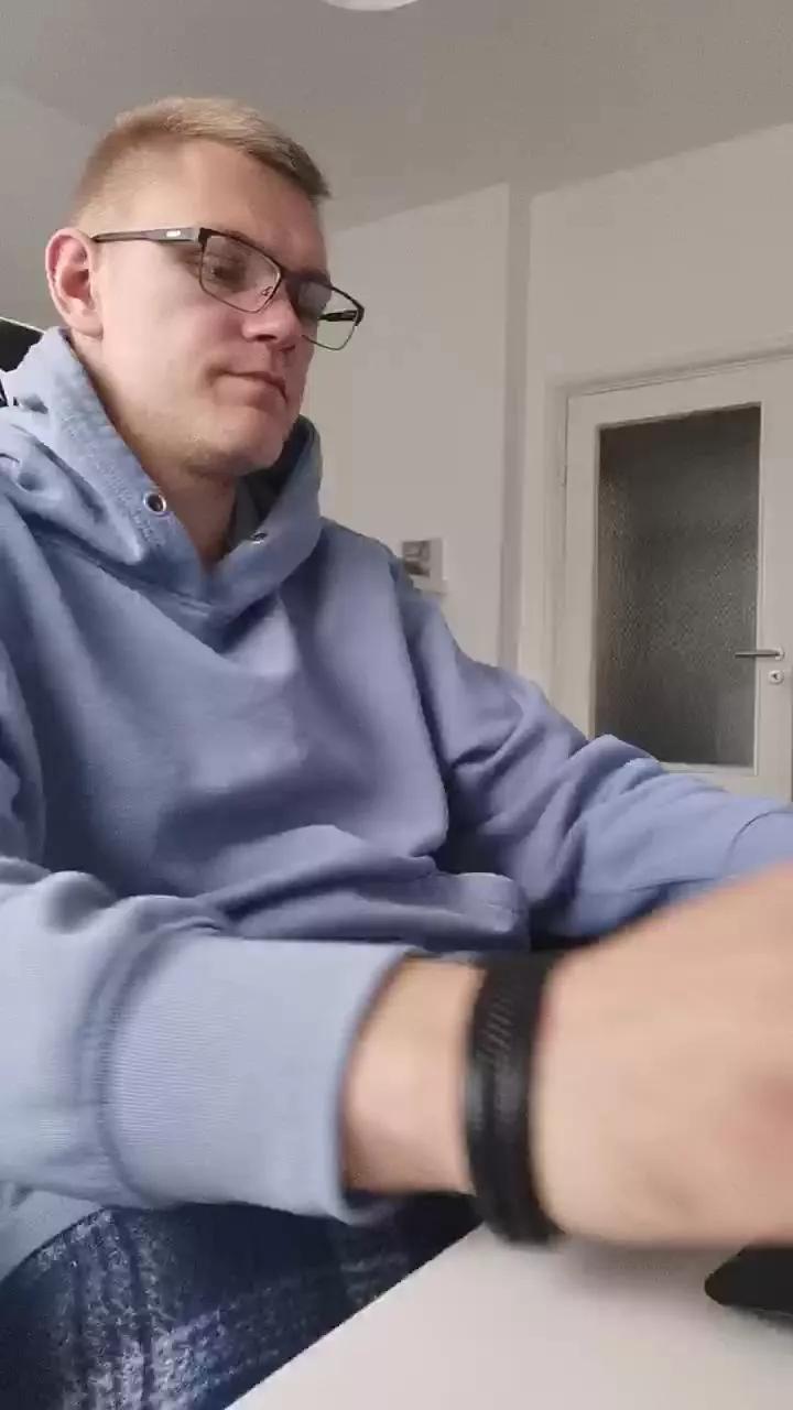 Aleex325 on Cam4 