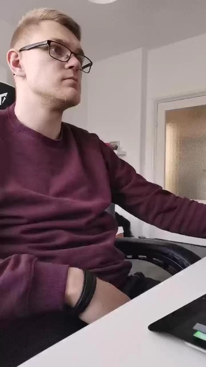 Aleex325 on Cam4 