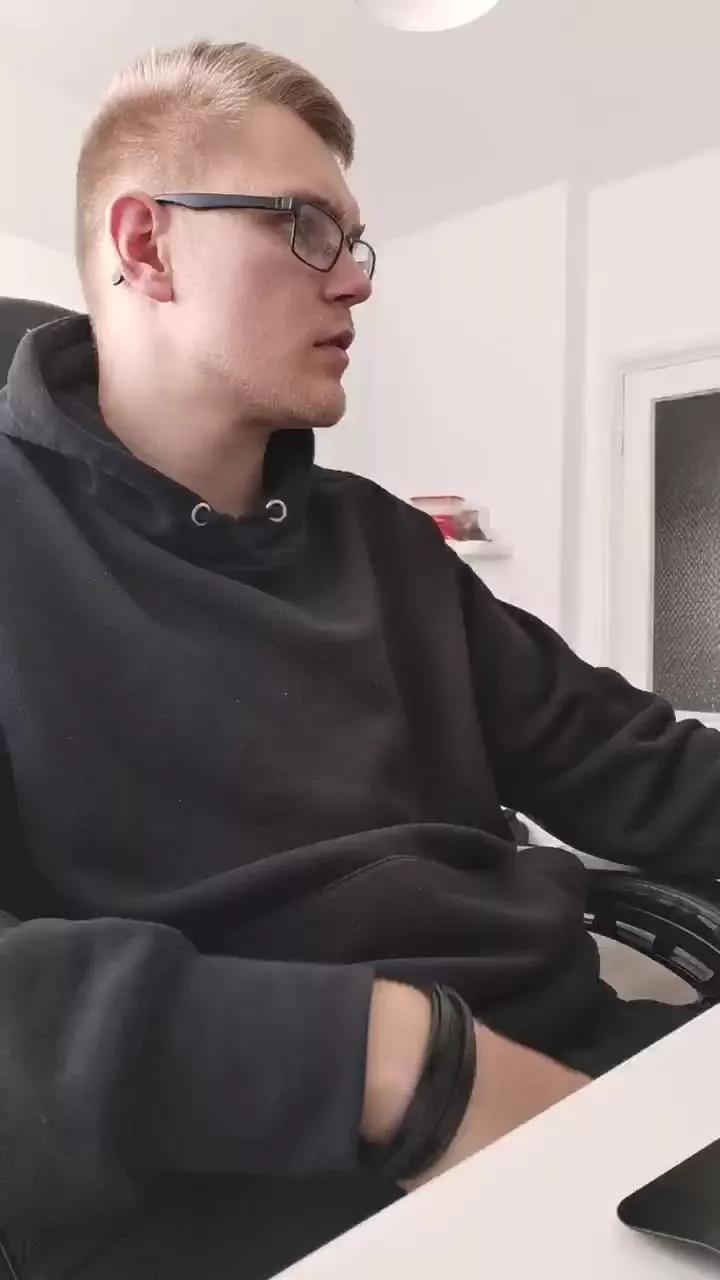 Aleex325 on Cam4 