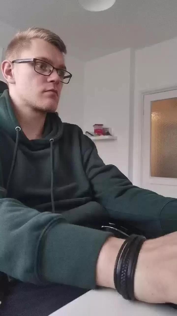 Aleex325 on Cam4 