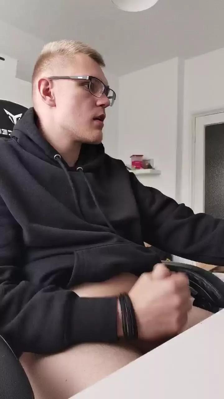 Aleex325 on Cam4 