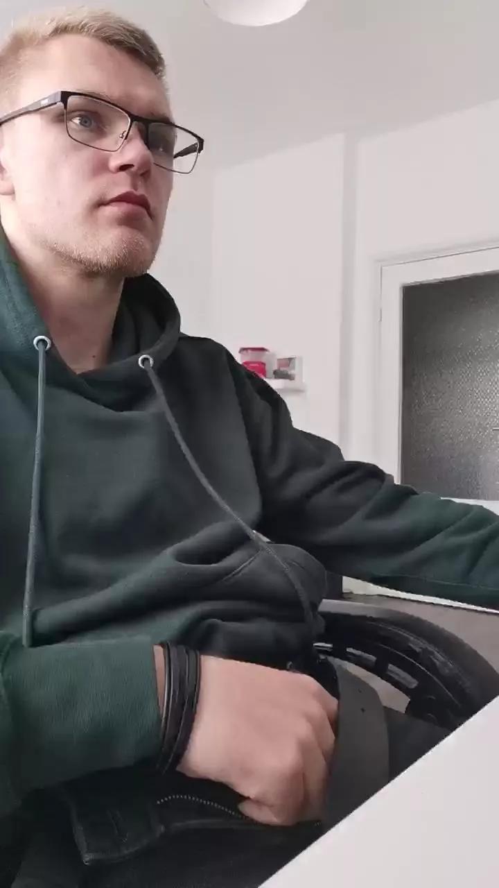 Aleex325 on Cam4 