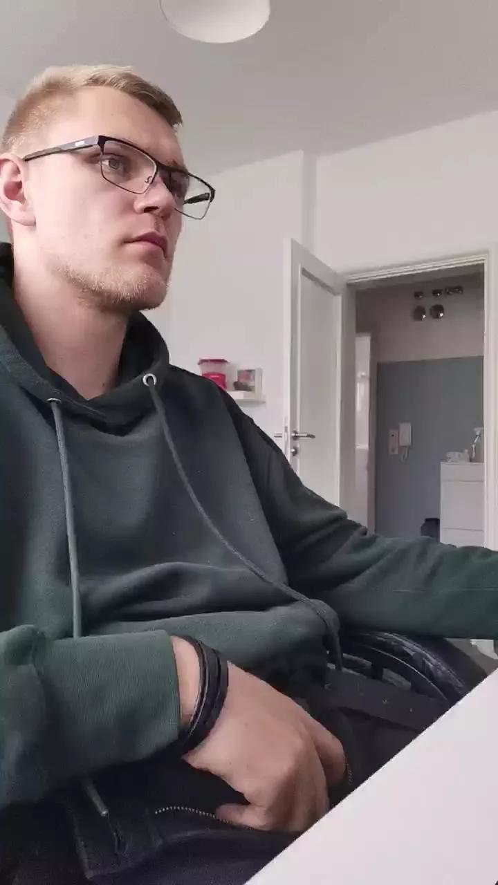 Aleex325 on Cam4 