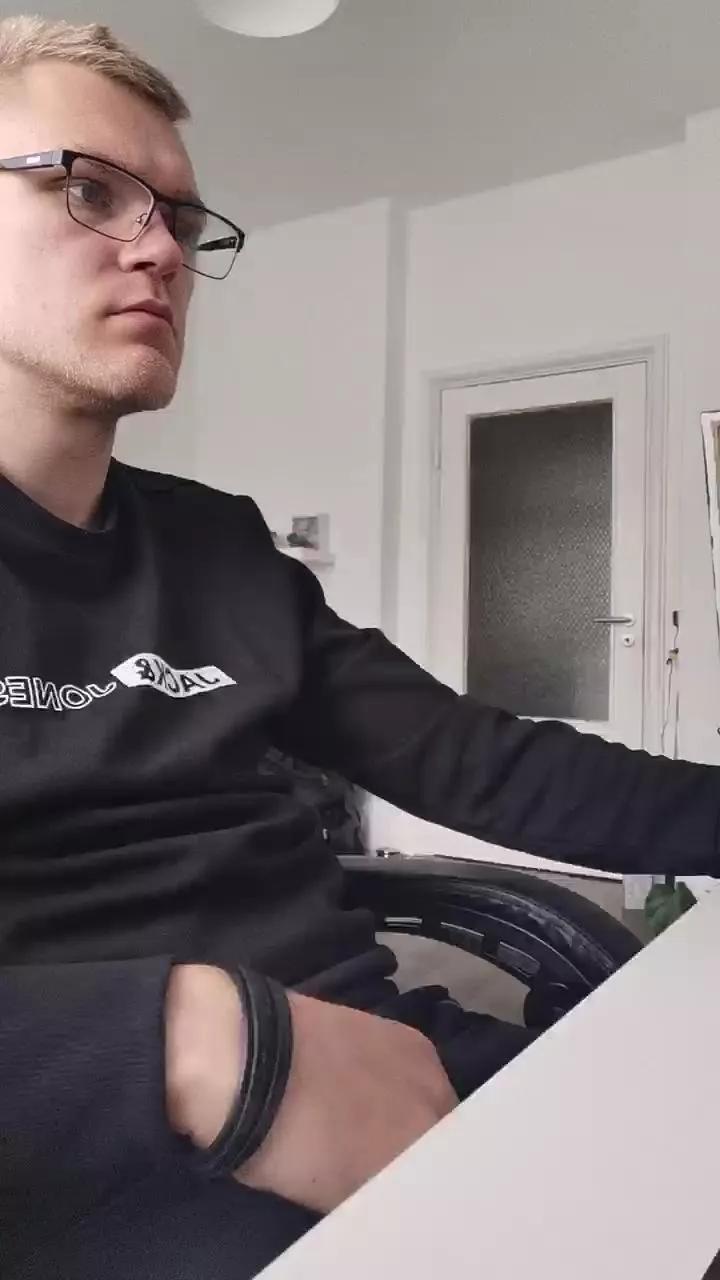 Aleex325 on Cam4 