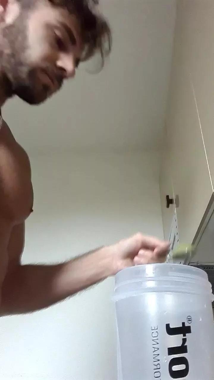 ALPHA_HUNK on Cam4 