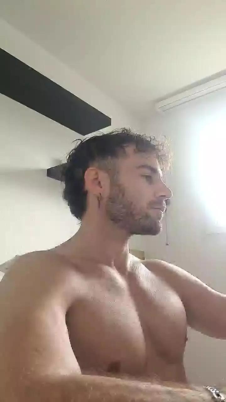ALPHA_HUNK on Cam4 